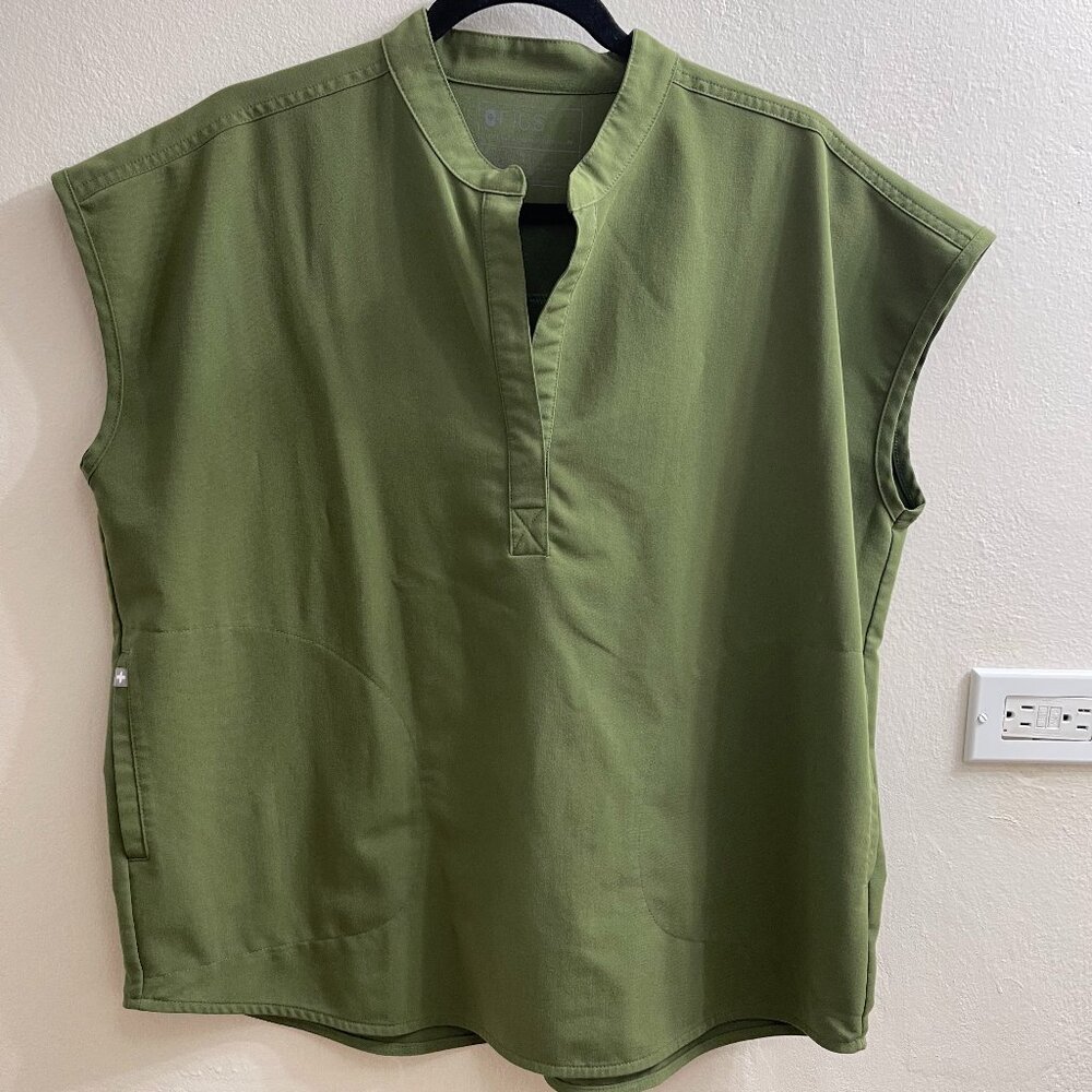 Figs Scrubs: Dark Olive Rafaela Top & Zamora Jogger HW (Top: M | Pants: MP)